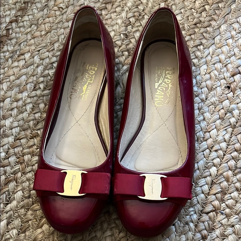 Salvatore Ferragamo Dark Red Flats with Gold Bow - Picture 1 of 7